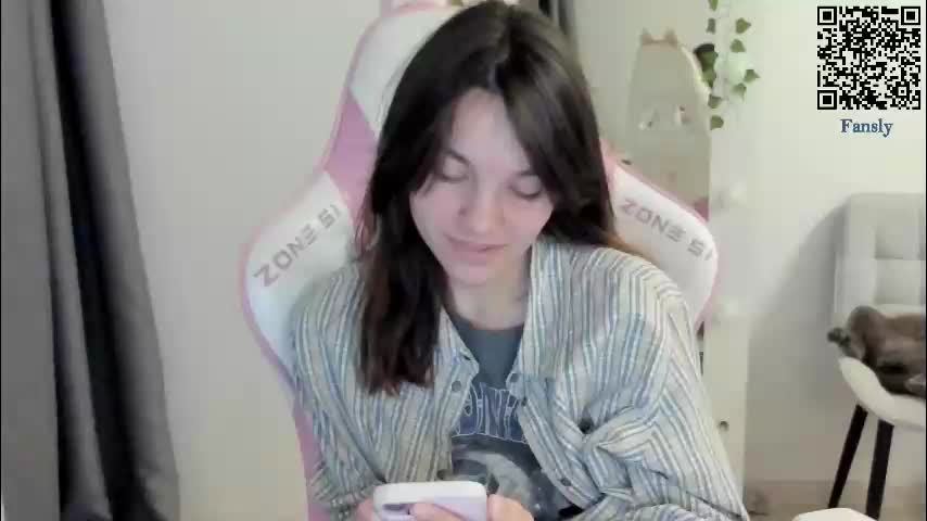 kesh_mne Cam Model Chat December 22, 2025