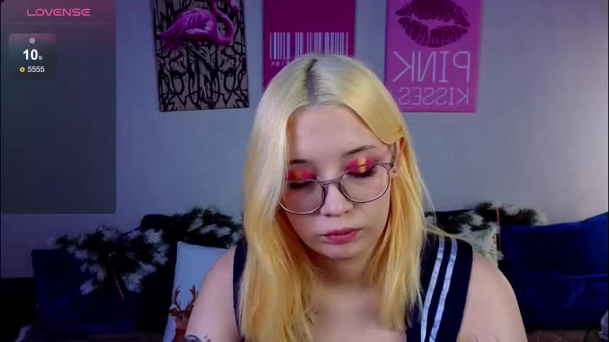 auroralovejoy Cam Model Chat December 22, 2025
