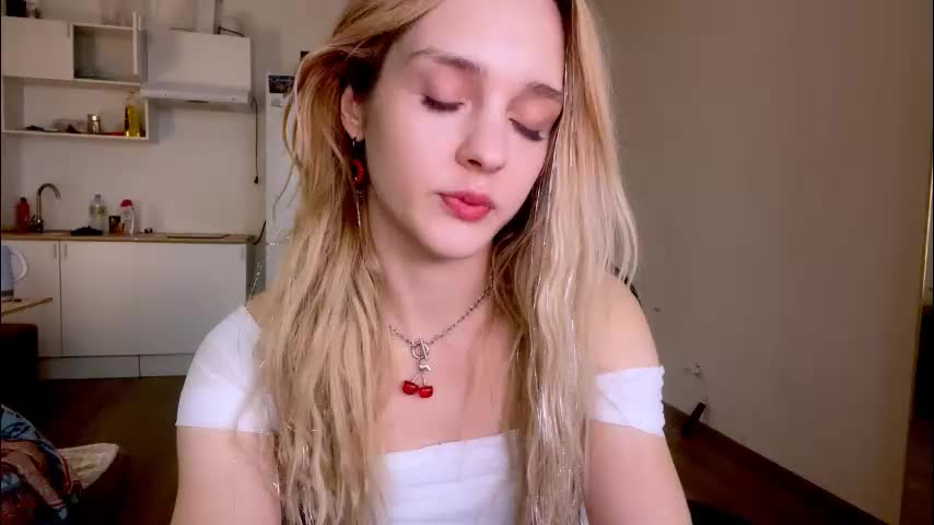 sailormoon666_ Cam Model Chat December 22, 2025