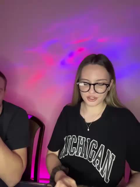 Cris_Mi Cam Model Chat December 22, 2025