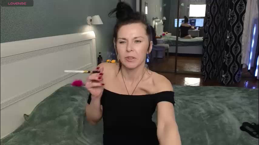 lina_flore Cam Model Chat December 22, 2025