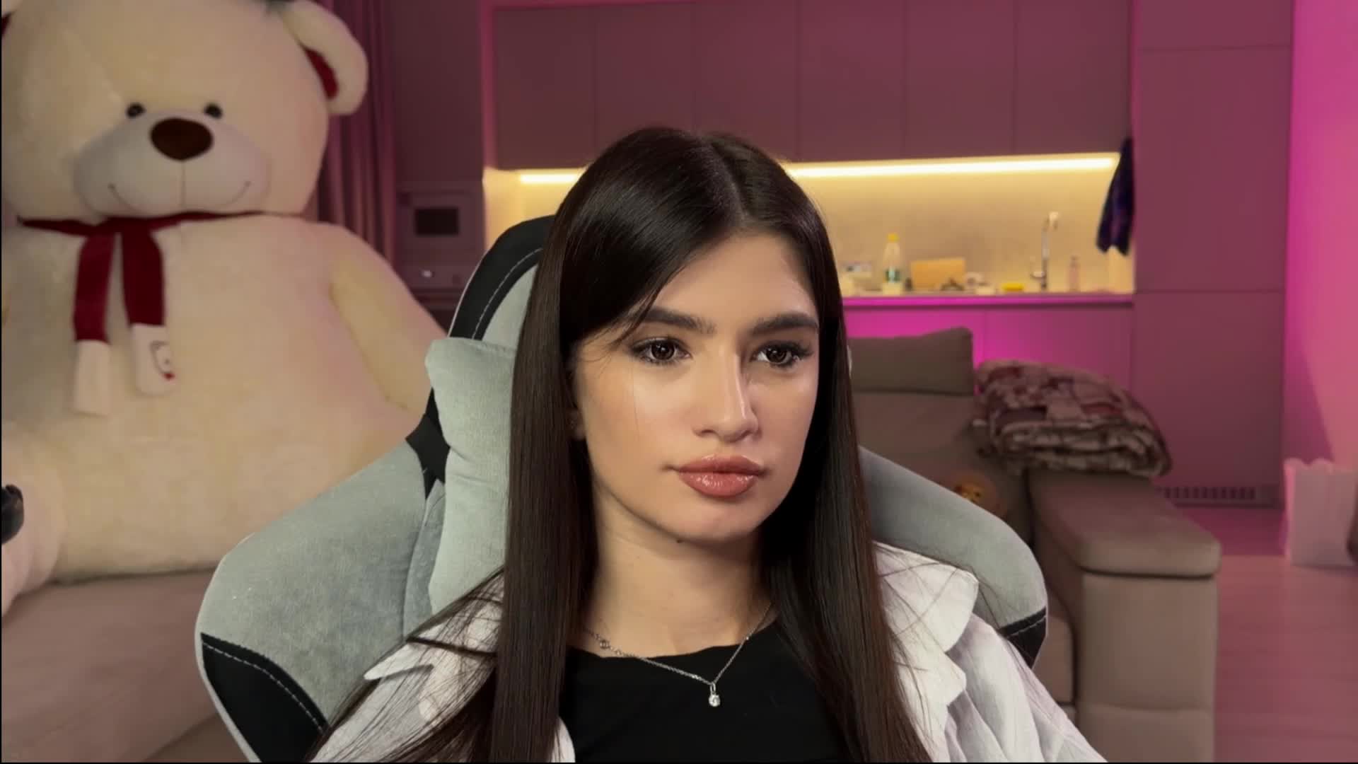 Sofi-Mi Cam Model Chat December 22, 2025