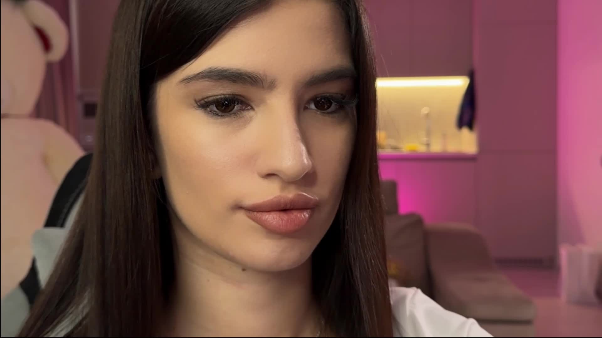 Sofi-Mi Cam Model Chat December 22, 2025