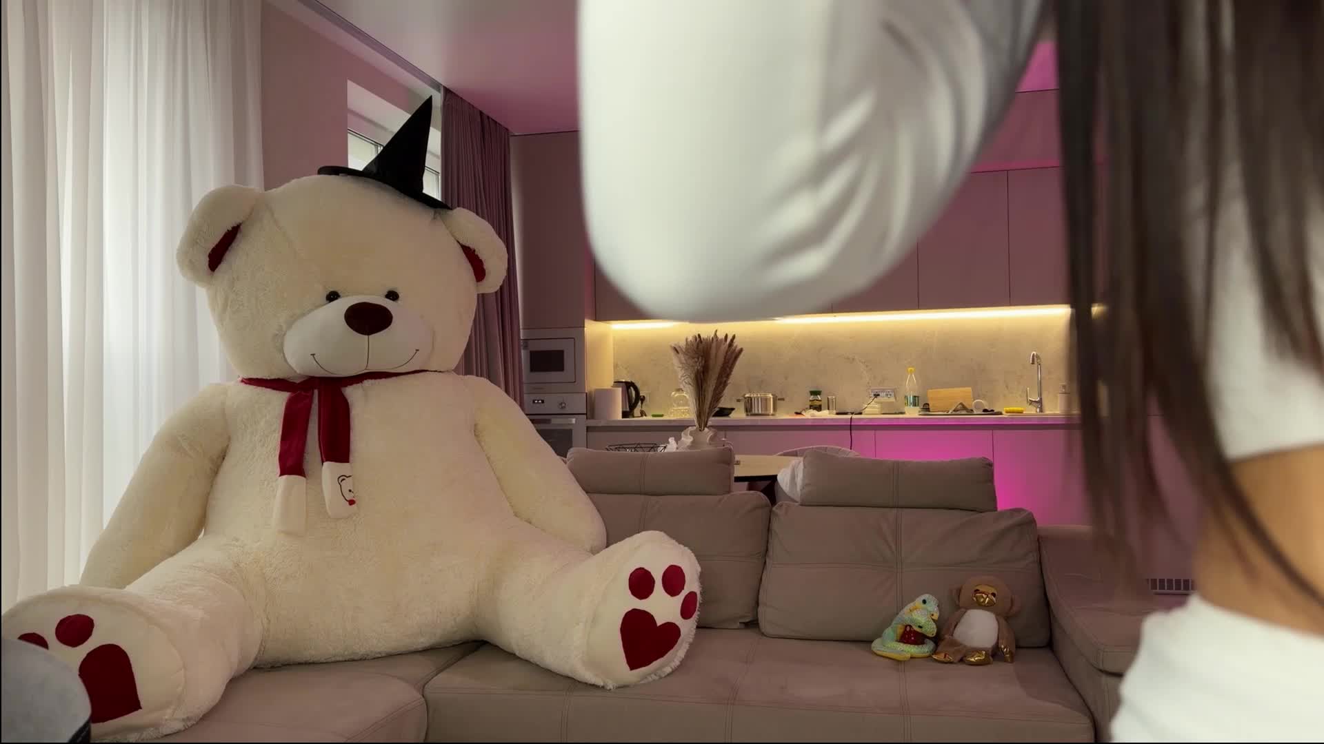 Sofi-Mi Cam Model Chat December 22, 2025