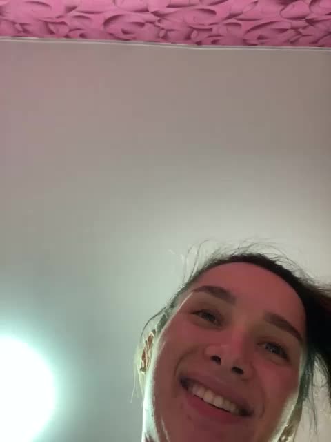 Queen-of-squirt Cam Model Chat December 23, 2025