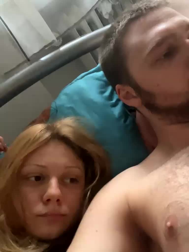 VixyVee Cam Model Chat December 24, 2025