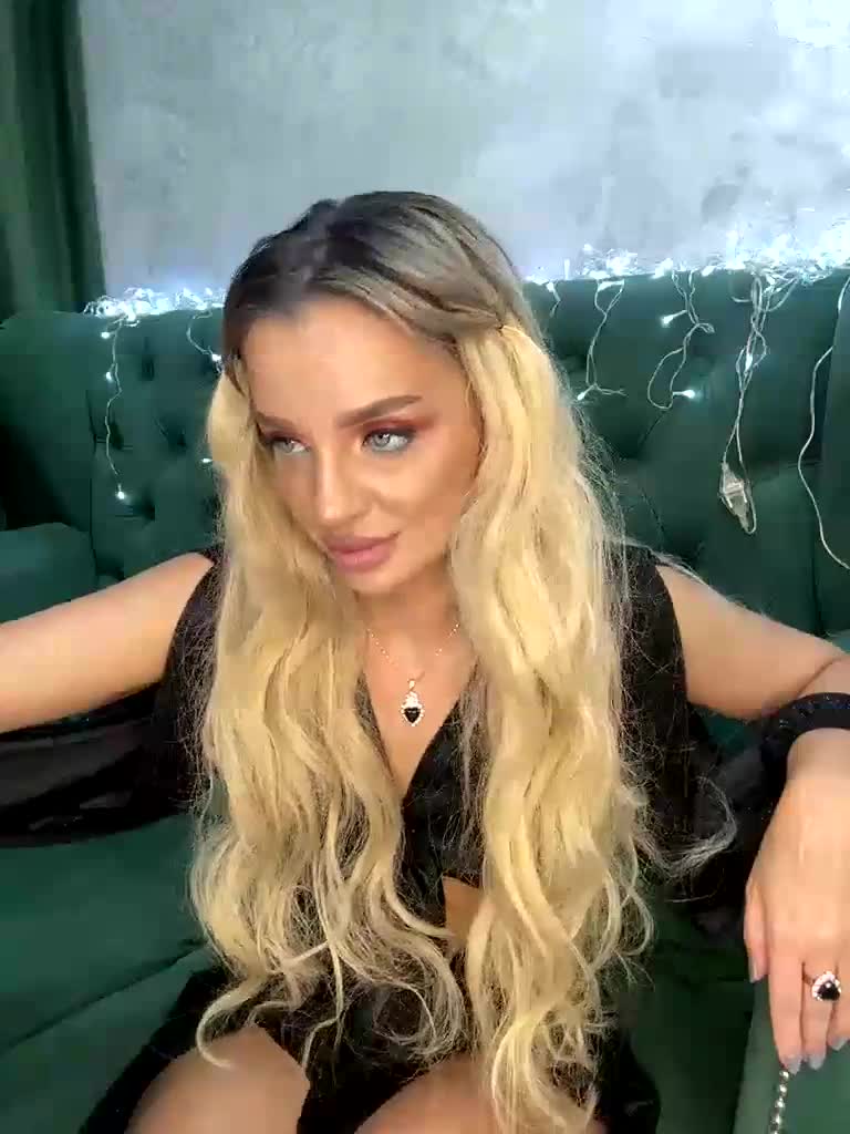 Darina_ Cam Model Chat December 25, 2025