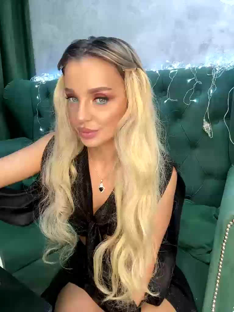 Darina_ Cam Model Chat December 25, 2025