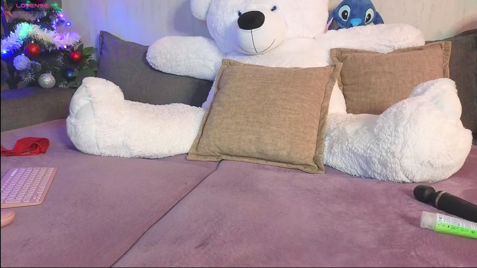 Rosalinelov Cam Model Chat December 25, 2025