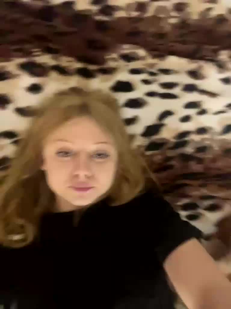 VixyVee Cam Model Chat December 26, 2025