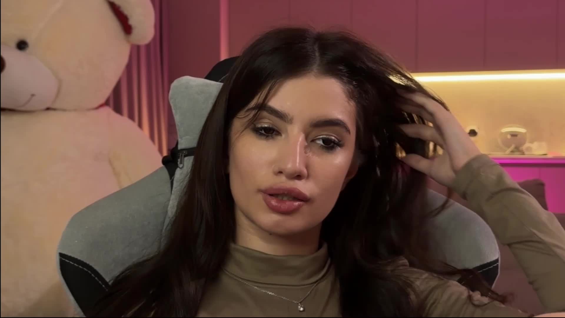 Sofi-Mi Cam Model Chat December 27, 2025