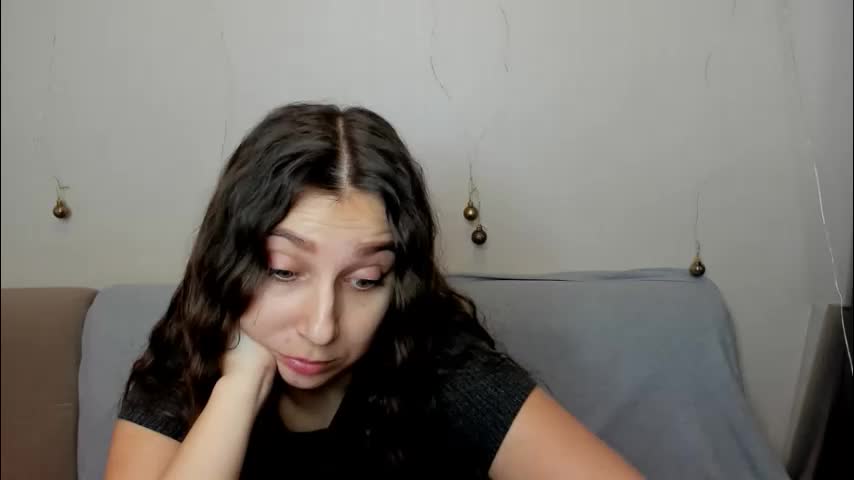 sinthiahug Cam Model Chat December 28, 2025