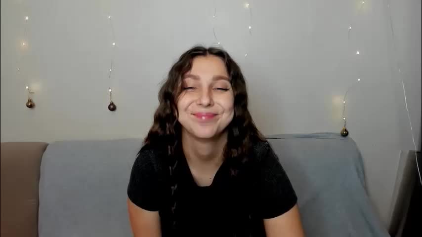 sinthiahug Cam Model Chat December 28, 2025