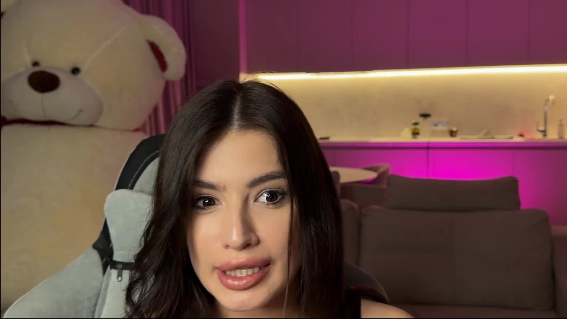 Sofi-Mi Cam Model Chat December 30, 2025