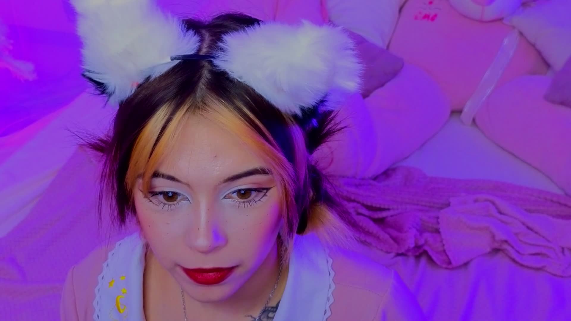 CoralineJones Cam Model Chat January 2, 2026