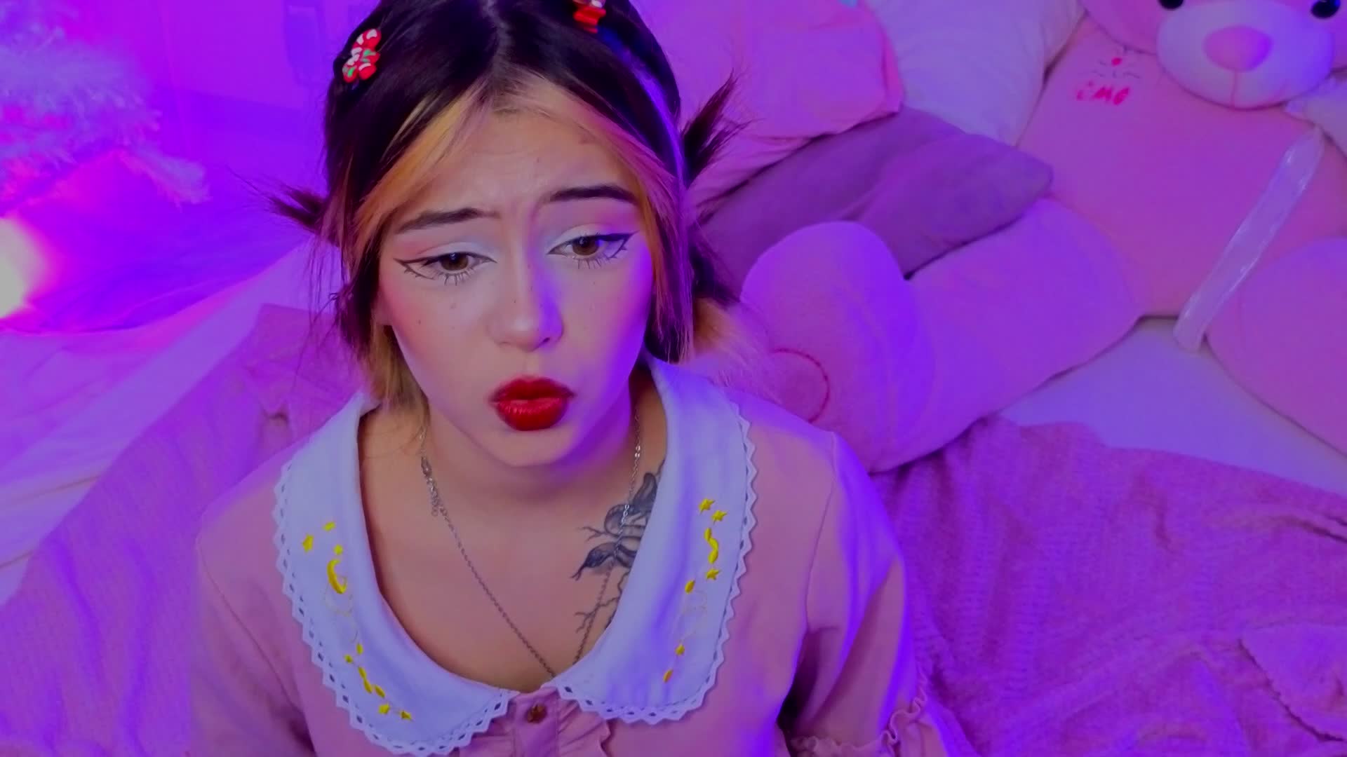 CoralineJones Cam Model Chat January 2, 2026