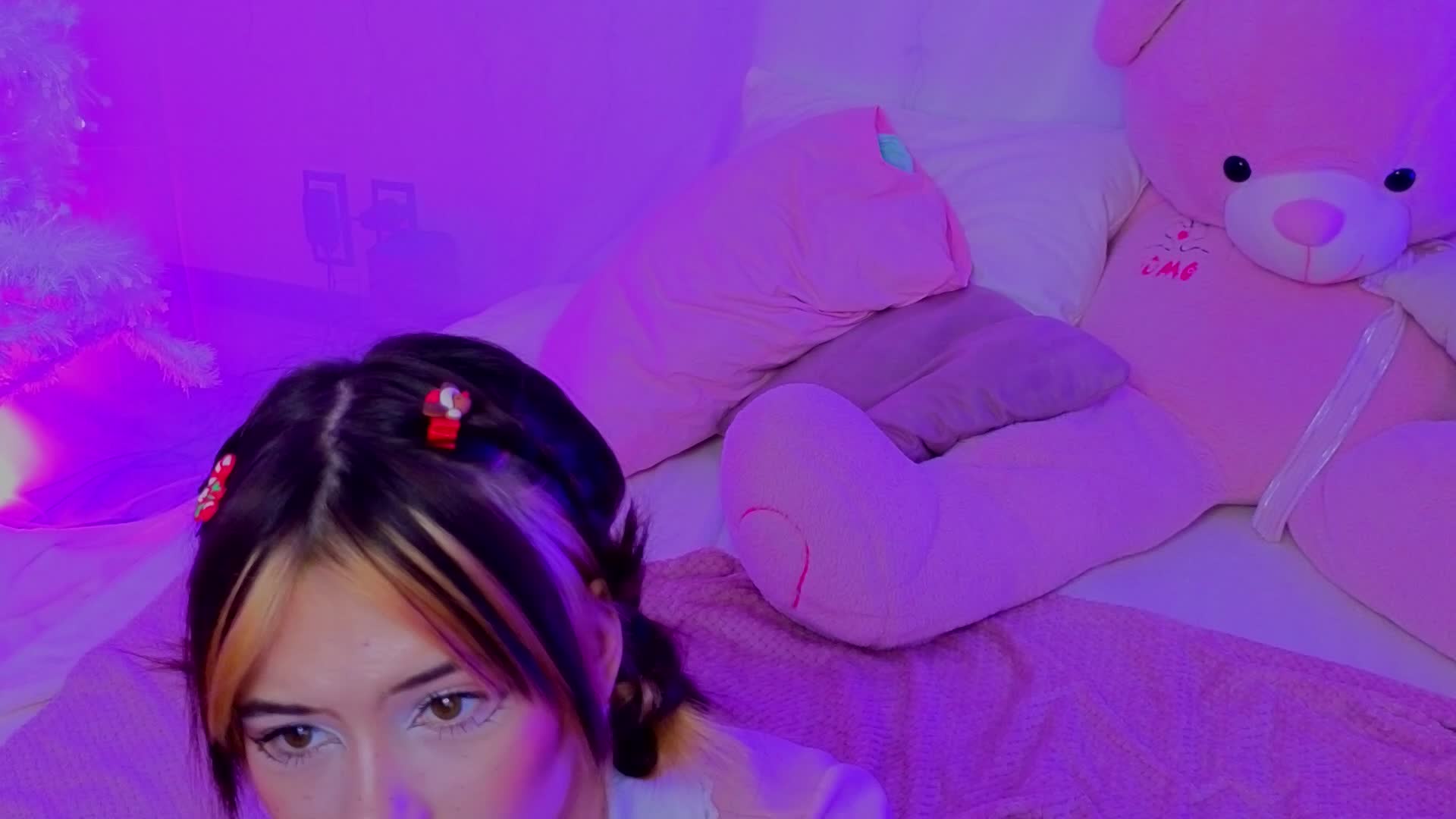 CoralineJones Cam Model Chat January 2, 2026