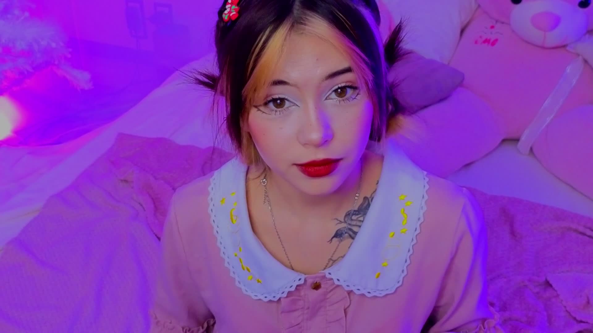 CoralineJones Cam Model Chat January 2, 2026