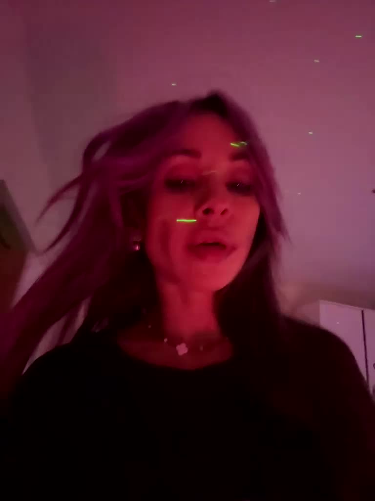 VIP17CoupleDream Cam Model Chat January 2, 2026