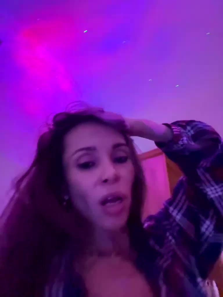 VIP17CoupleDream Cam Model Chat January 2, 2026