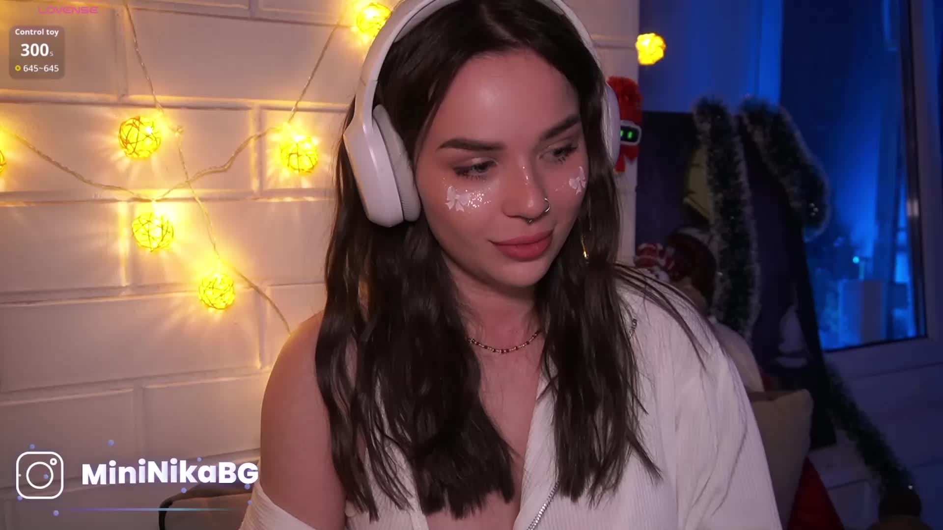 MiniNika Cam Model Chat January 2, 2026