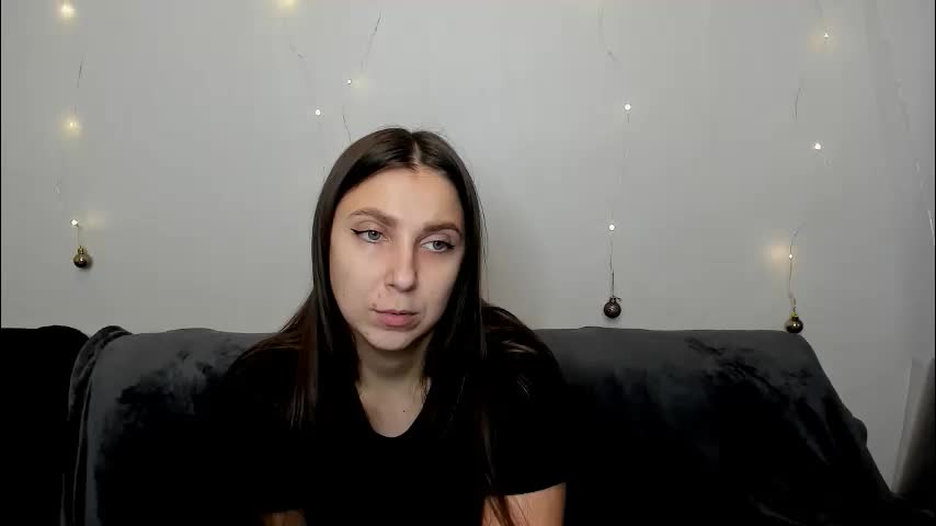 sinthiahug Cam Model Chat January 4, 2026