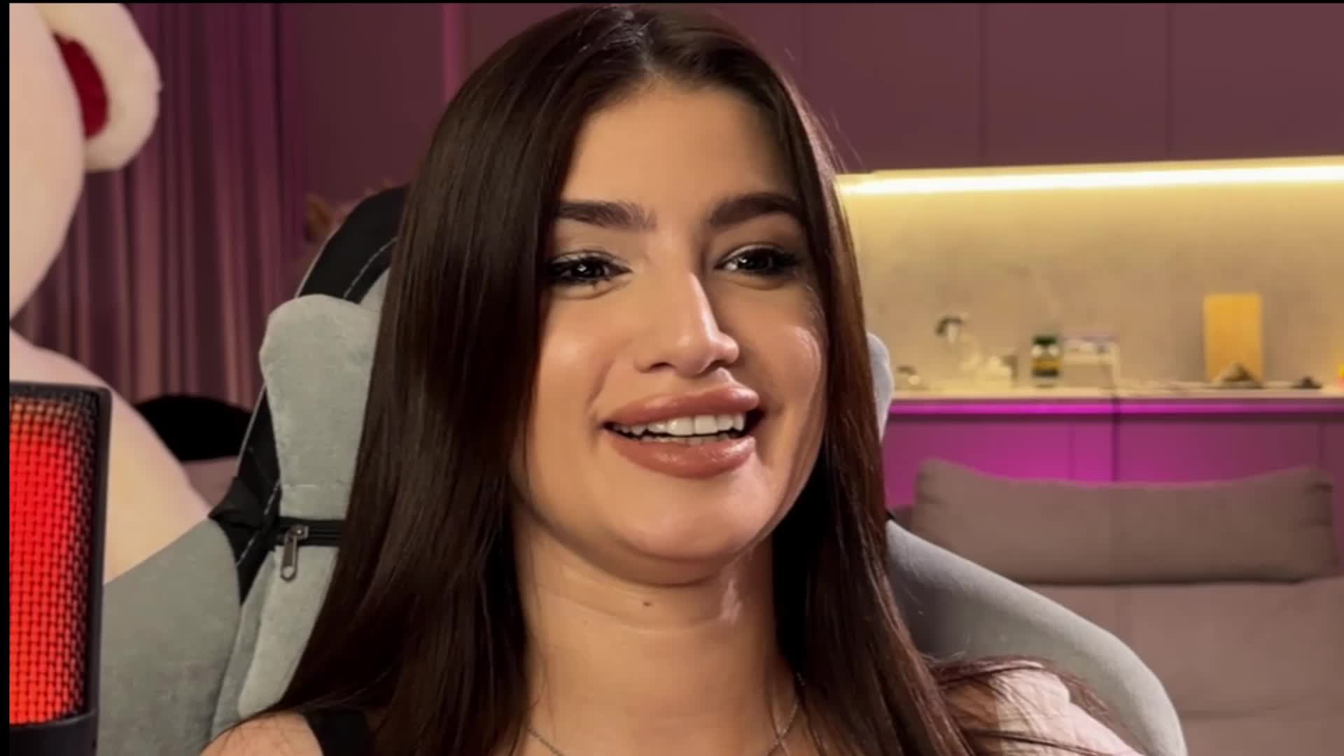 Sofi-Mi Cam Model Chat January 4, 2026