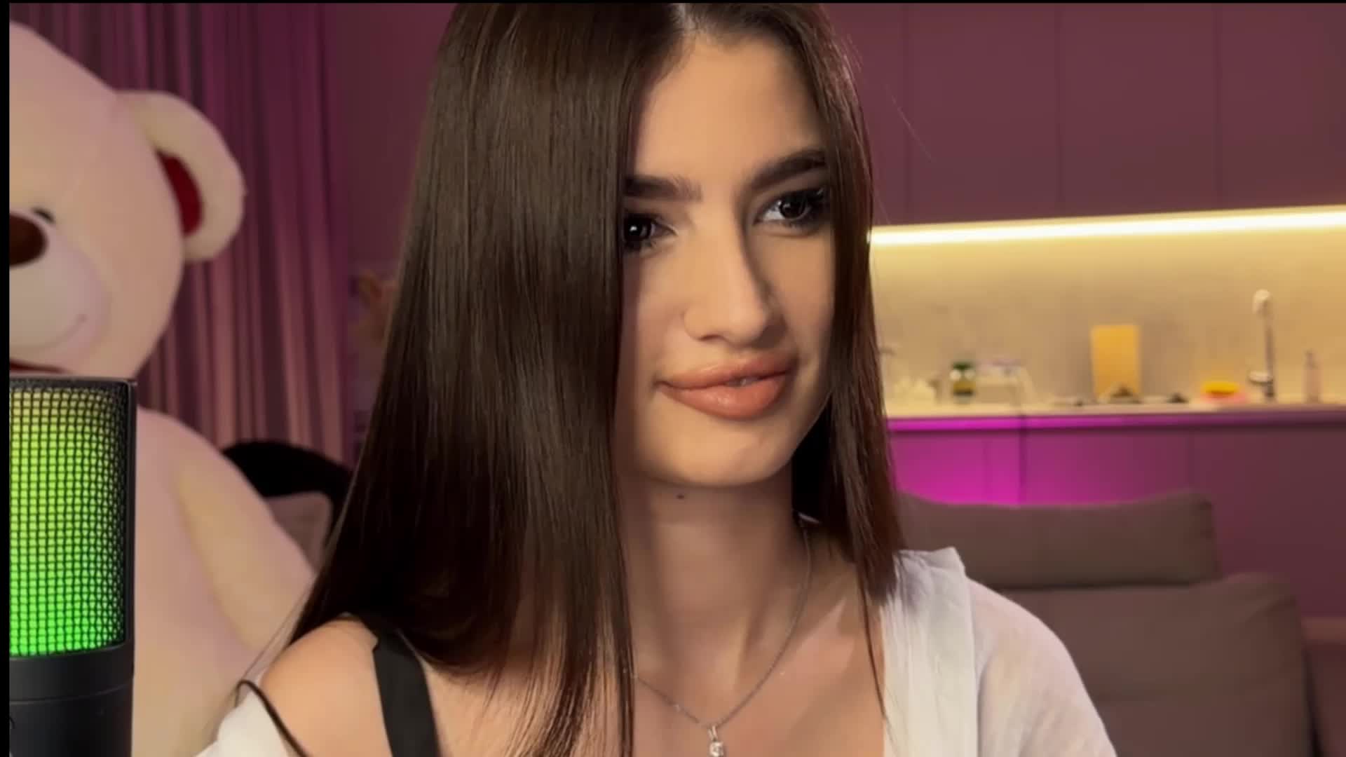 Sofi-Mi Cam Model Chat January 4, 2026