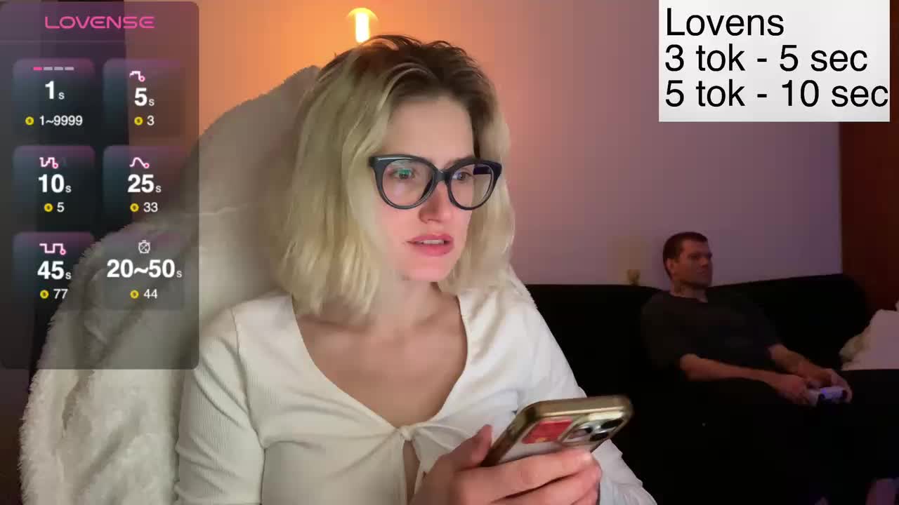 Sexy-Sweets Cam Model Chat January 4, 2026