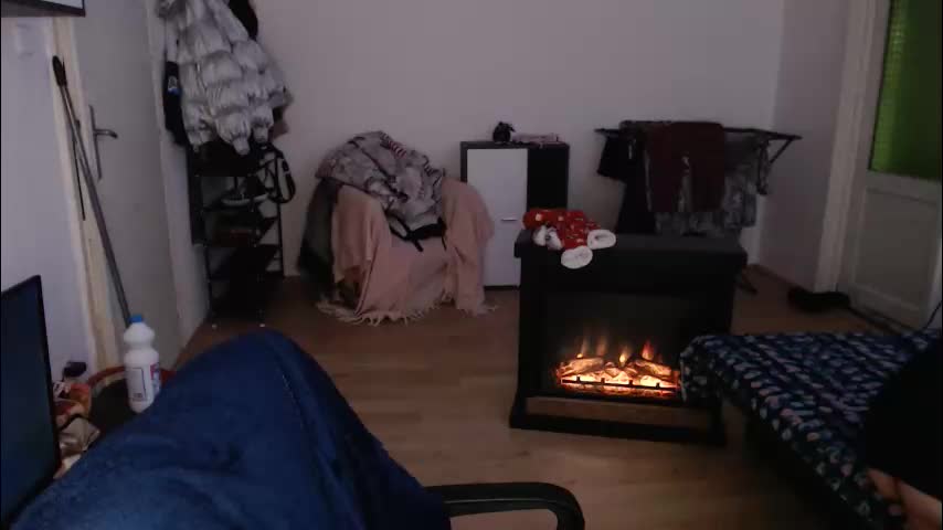 aliens4twenty Cam Model Chat January 5, 2026