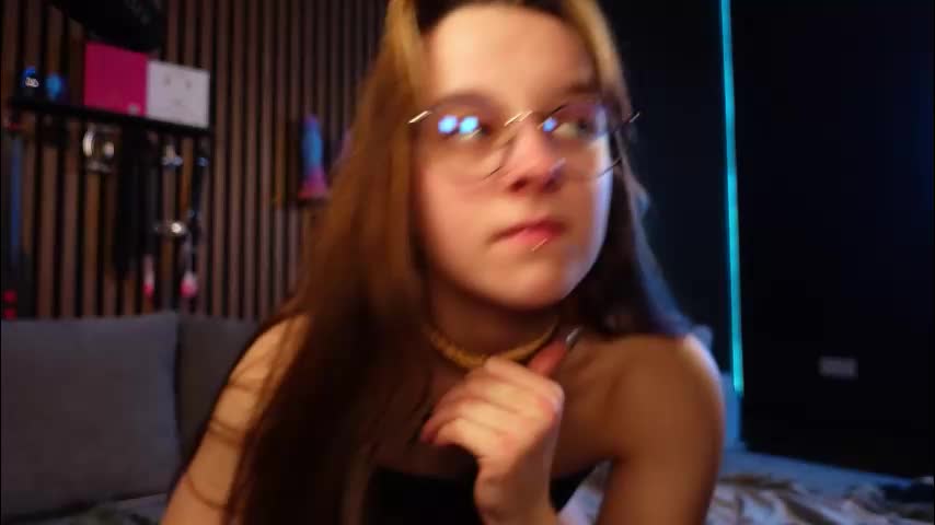 izzy_inked Cam Model Chat January 5, 2026