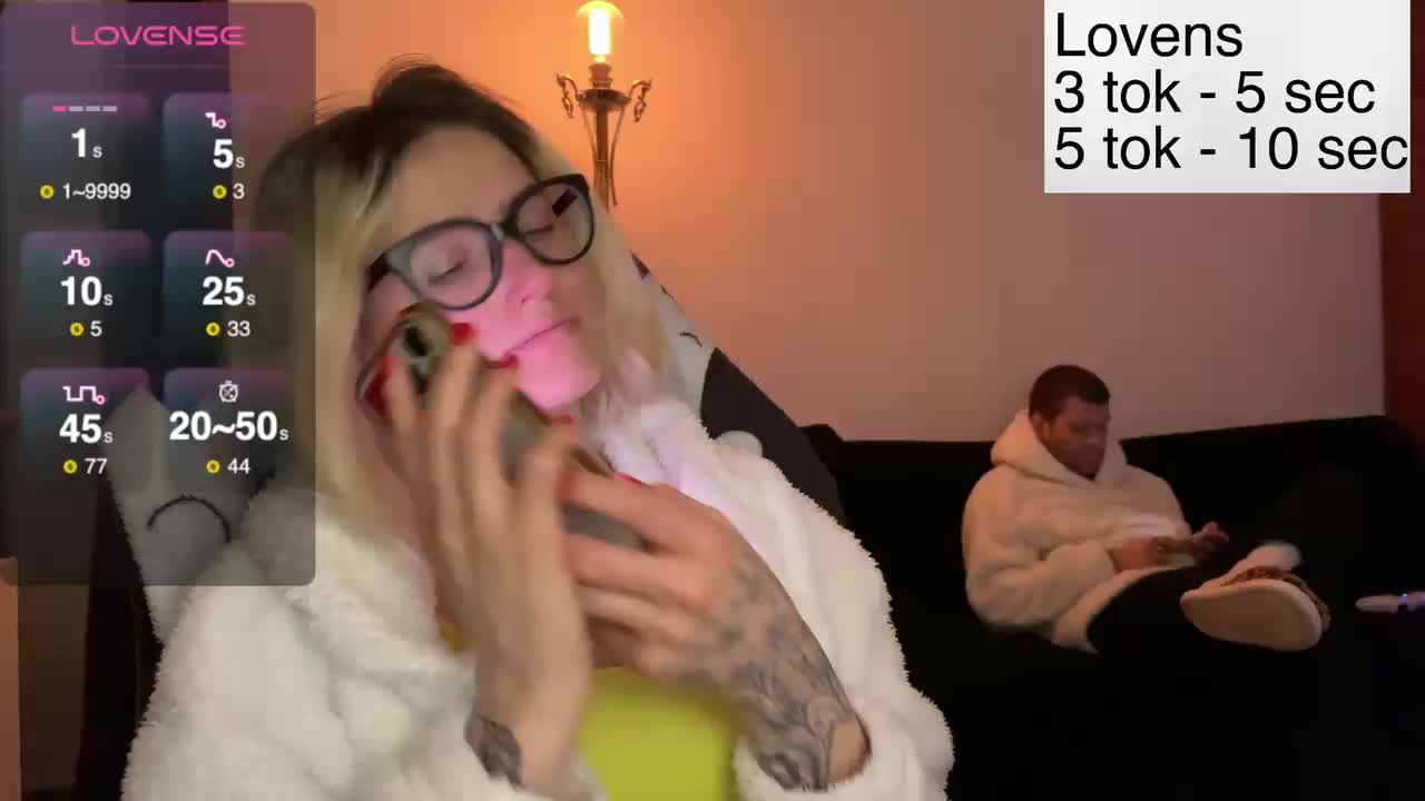 Sexy-Sweets Cam Model Chat January 7, 2026