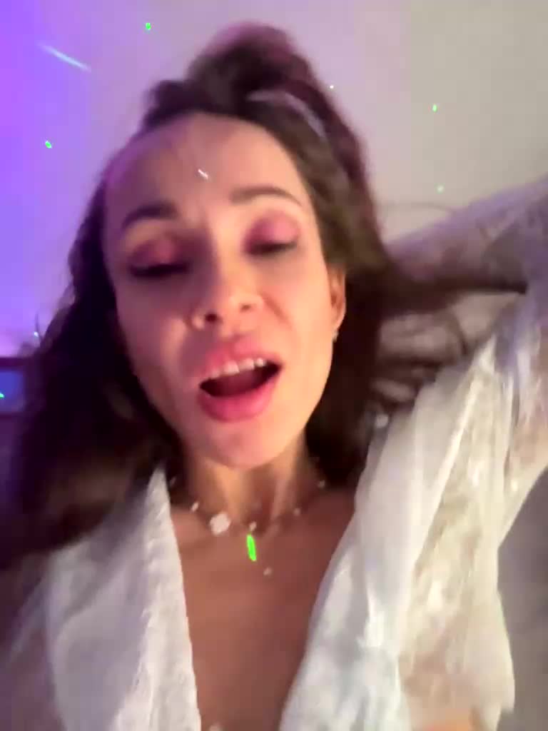 VIP17CoupleDream Cam Model Chat January 8, 2026