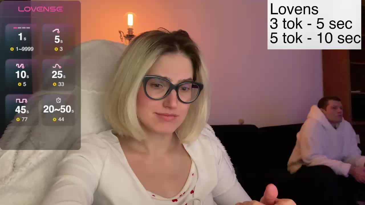 Sexy-Sweets Cam Model Chat January 8, 2026