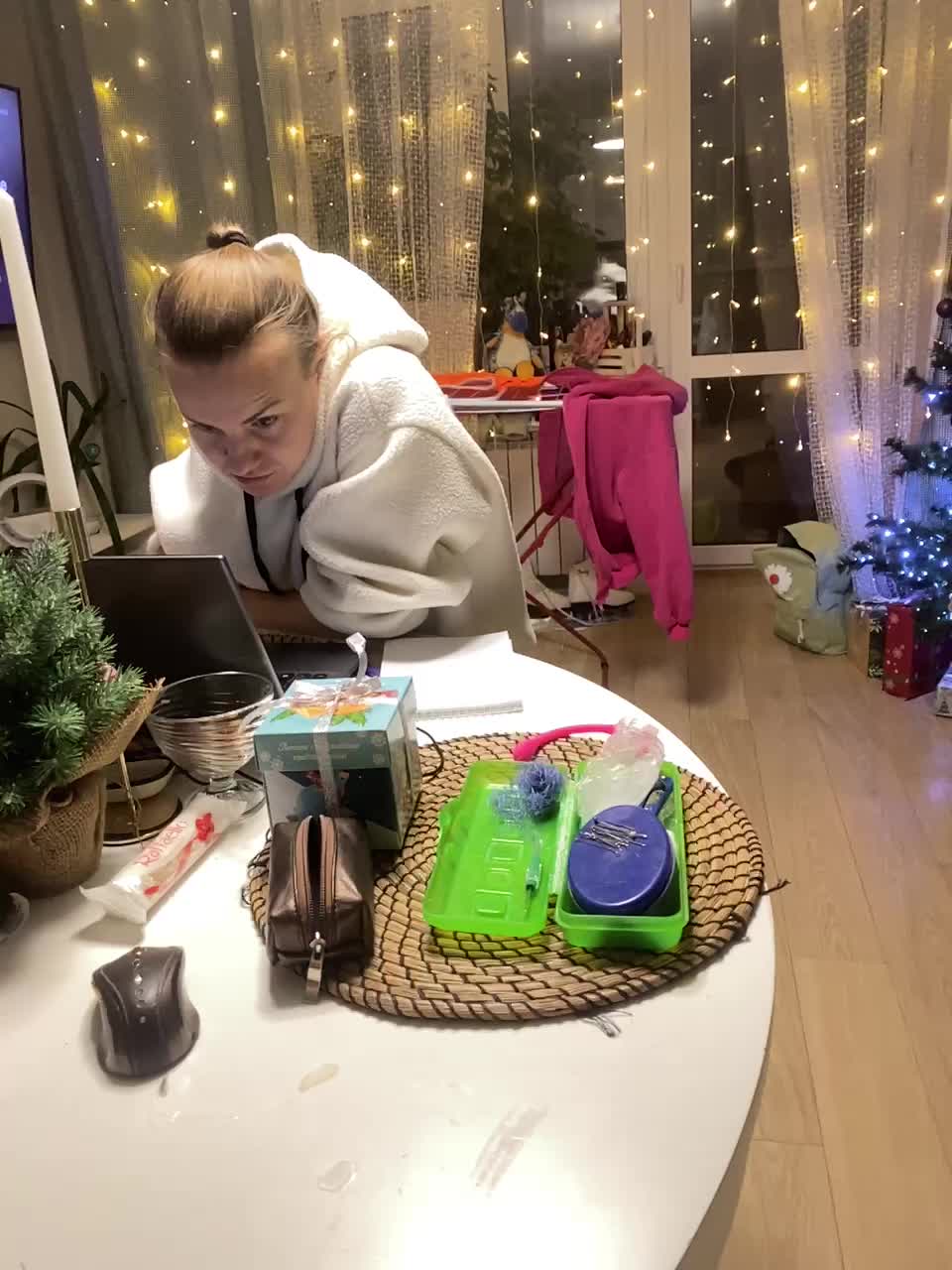 YuGoVi Cam Model Chat January 10, 2026