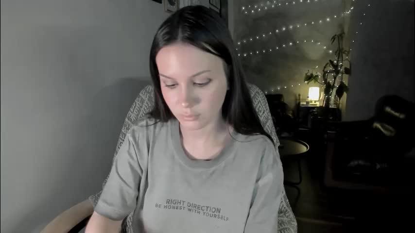 yourher0in Cam Model Chat January 12, 2026