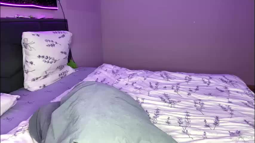 julielourens Cam Model Chat January 12, 2026