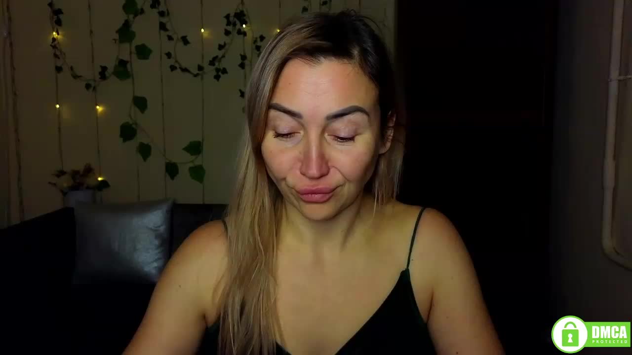 Jullyblondkiss Cam Model Chat January 13, 2026