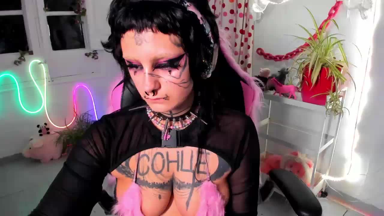 Lady-sontse- Cam Model Chat January 13, 2026