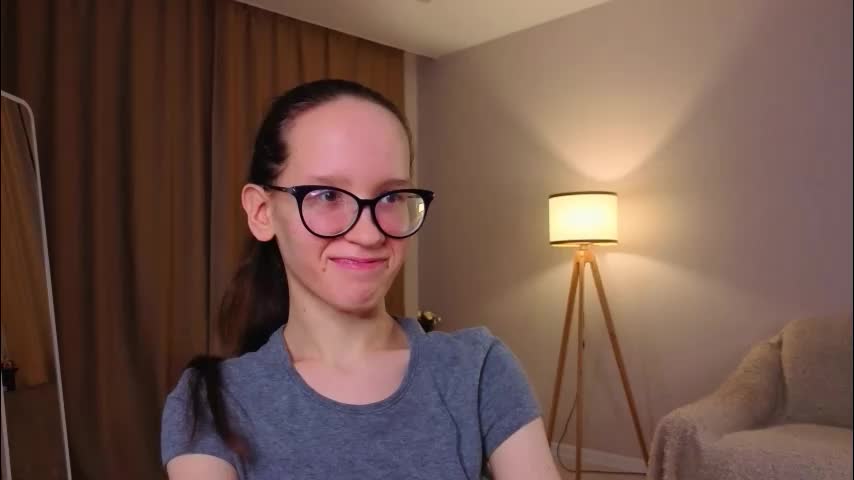 lynettebails Cam Model Chat January 13, 2026