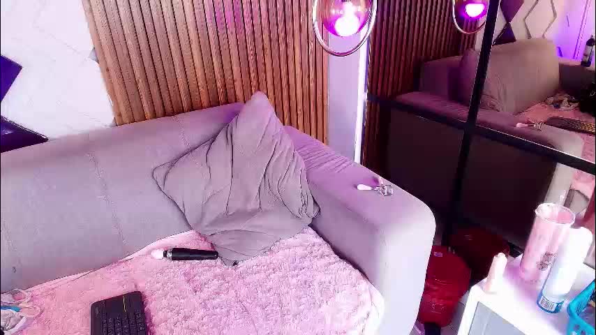 charlotte_2015 Cam Model Chat January 13, 2026