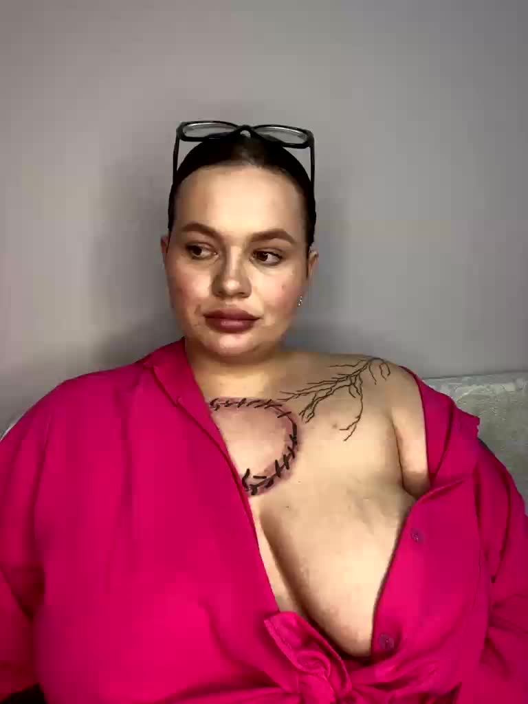 Divine-1 Cam Model Chat January 13, 2026