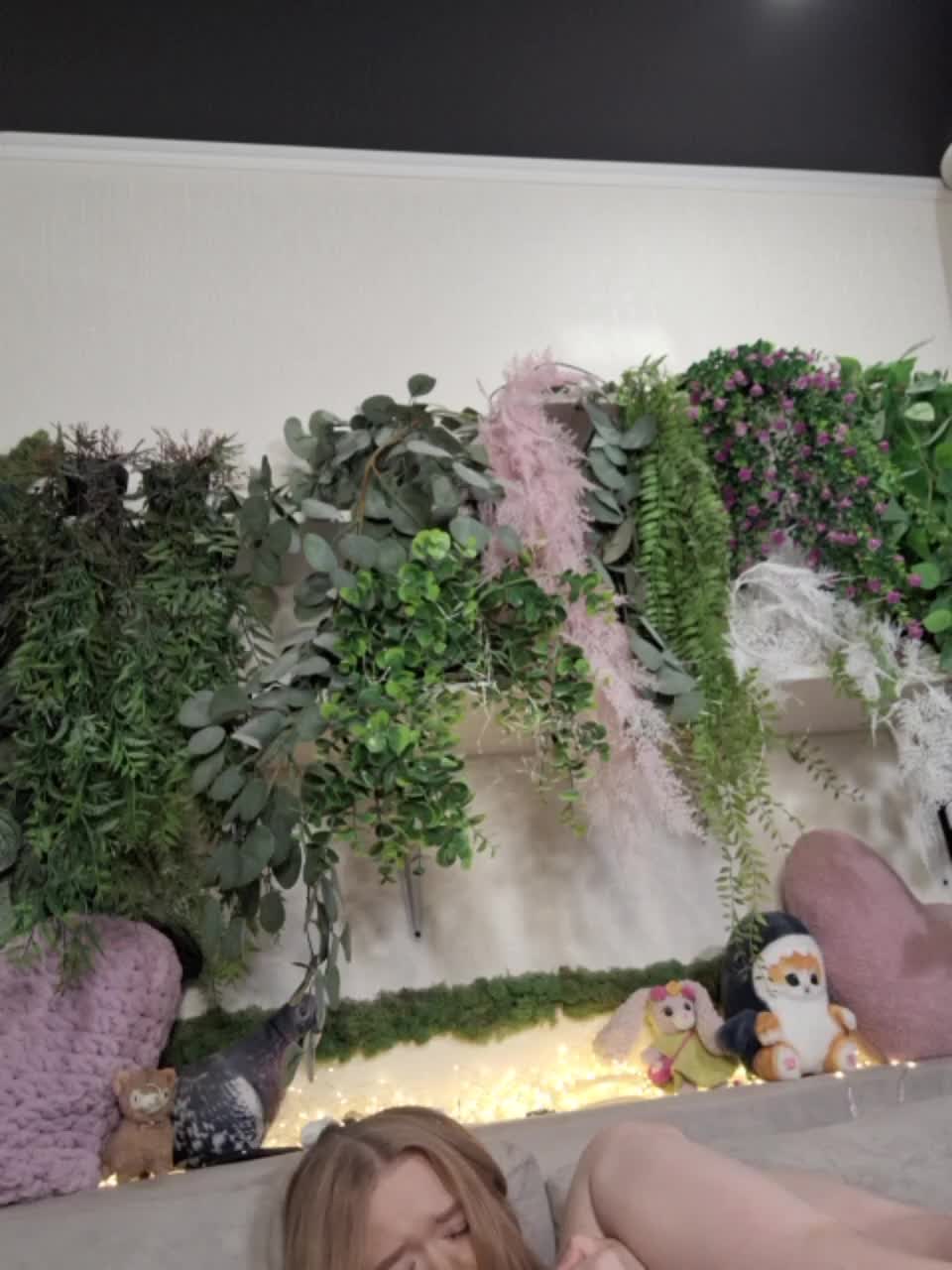 -scyrim- Cam Model Chat January 13, 2026