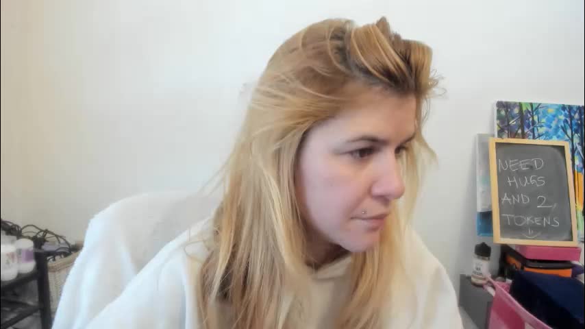 artsyandcraftsy_ Cam Model Chat January 13, 2026