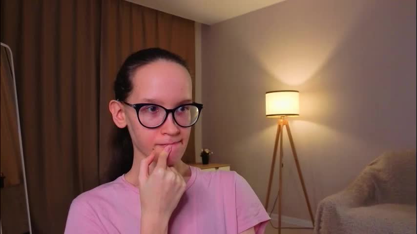 lynettebails Cam Model Chat January 13, 2026