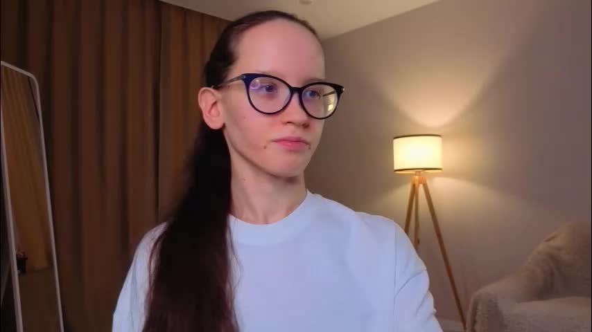 lynettebails Cam Model Chat January 13, 2026