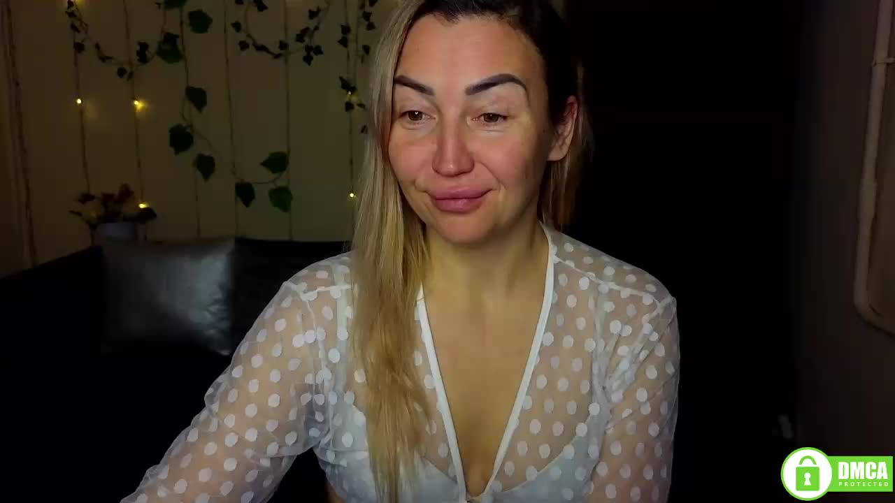 Jullyblondkiss Cam Model Chat January 13, 2026