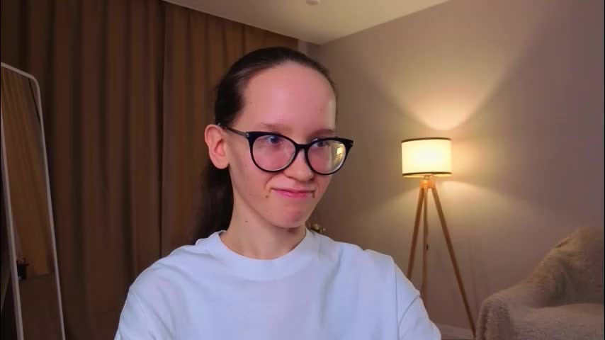 lynettebails Cam Model Chat January 13, 2026