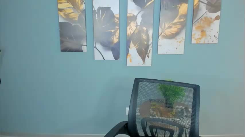 lilianslow Cam Model Chat January 13, 2026