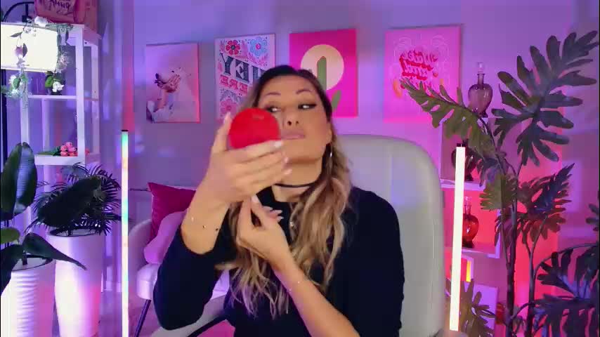 sarahholly Cam Model Chat January 13, 2026